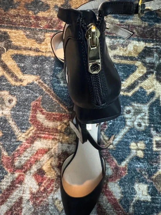 Louise et Cie Black Pointed-Toe Ankle-Strap Flats. - Picture 4 of 6